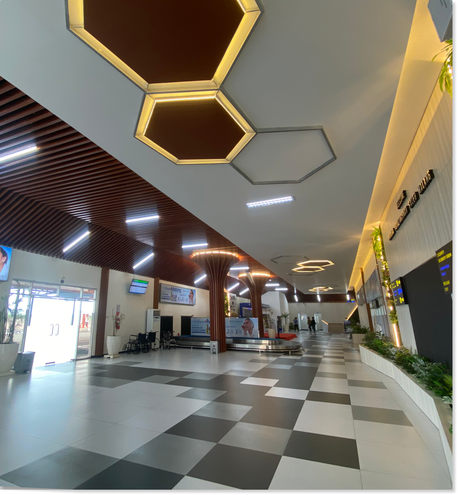 Renovasi Terminal Kedatangan Bandara Udara Abdul Rachman Saleh