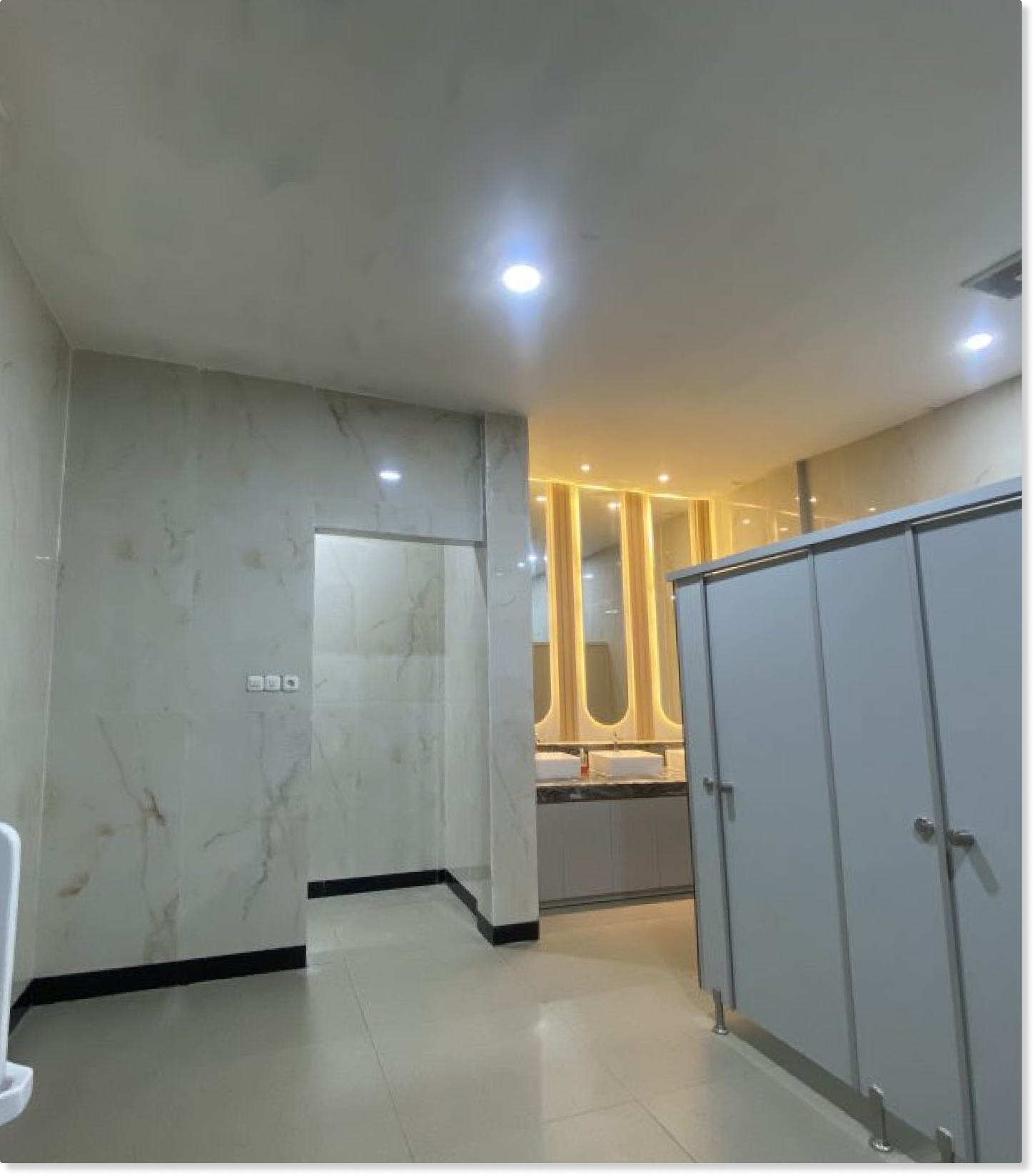 Renovasi Terminal Kedatangan Bandara Udara Abdul Rachman Saleh — dokumentasi 22