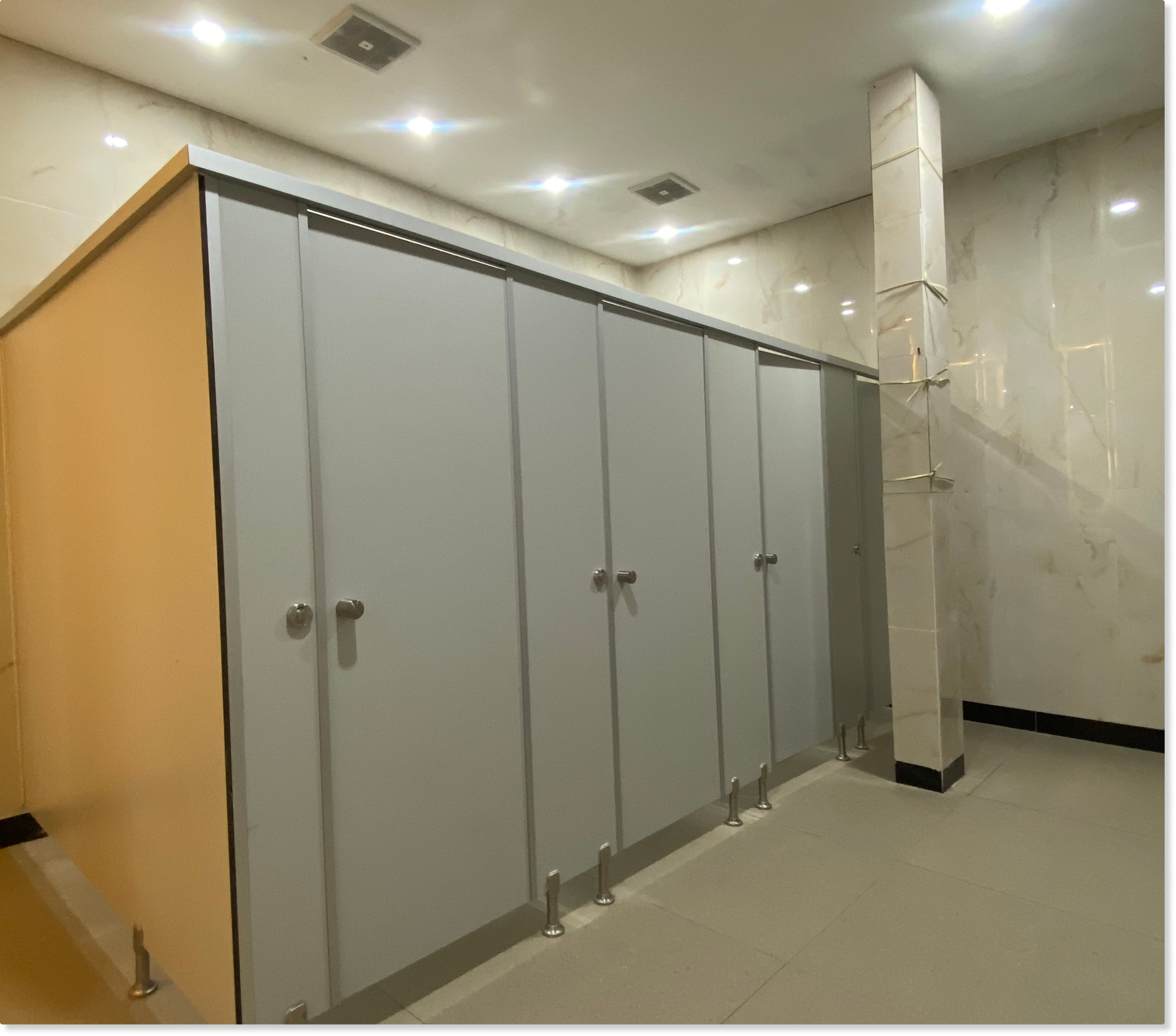 Renovasi Terminal Kedatangan Bandara Udara Abdul Rachman Saleh — dokumentasi 23