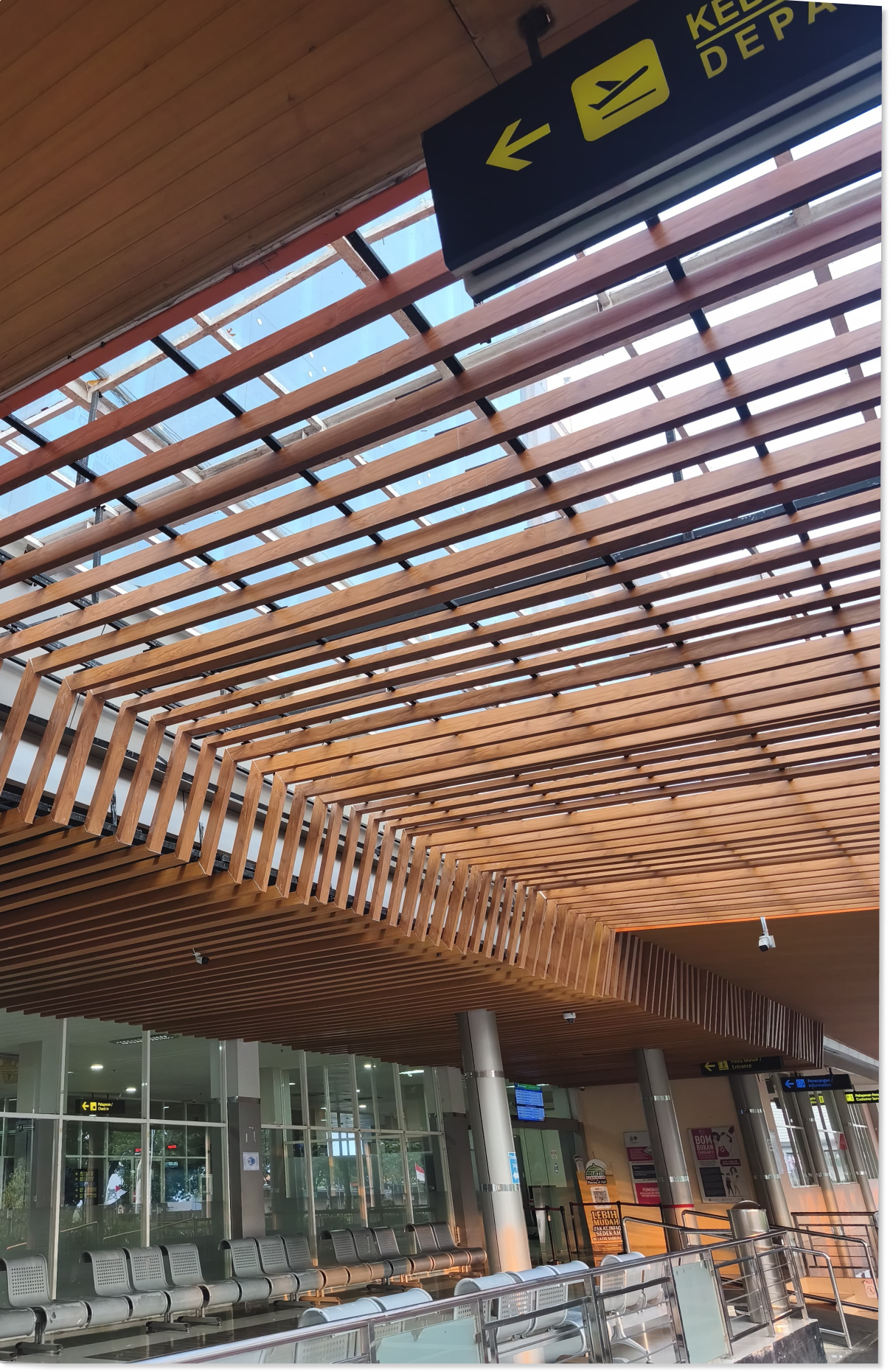 Renovasi Terminal Kedatangan Bandara Udara Abdul Rachman Saleh — dokumentasi 35